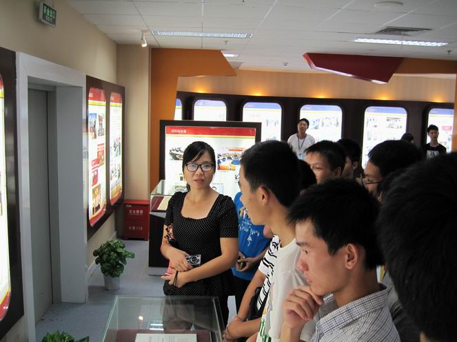 12级辅导员李双为大家讲解